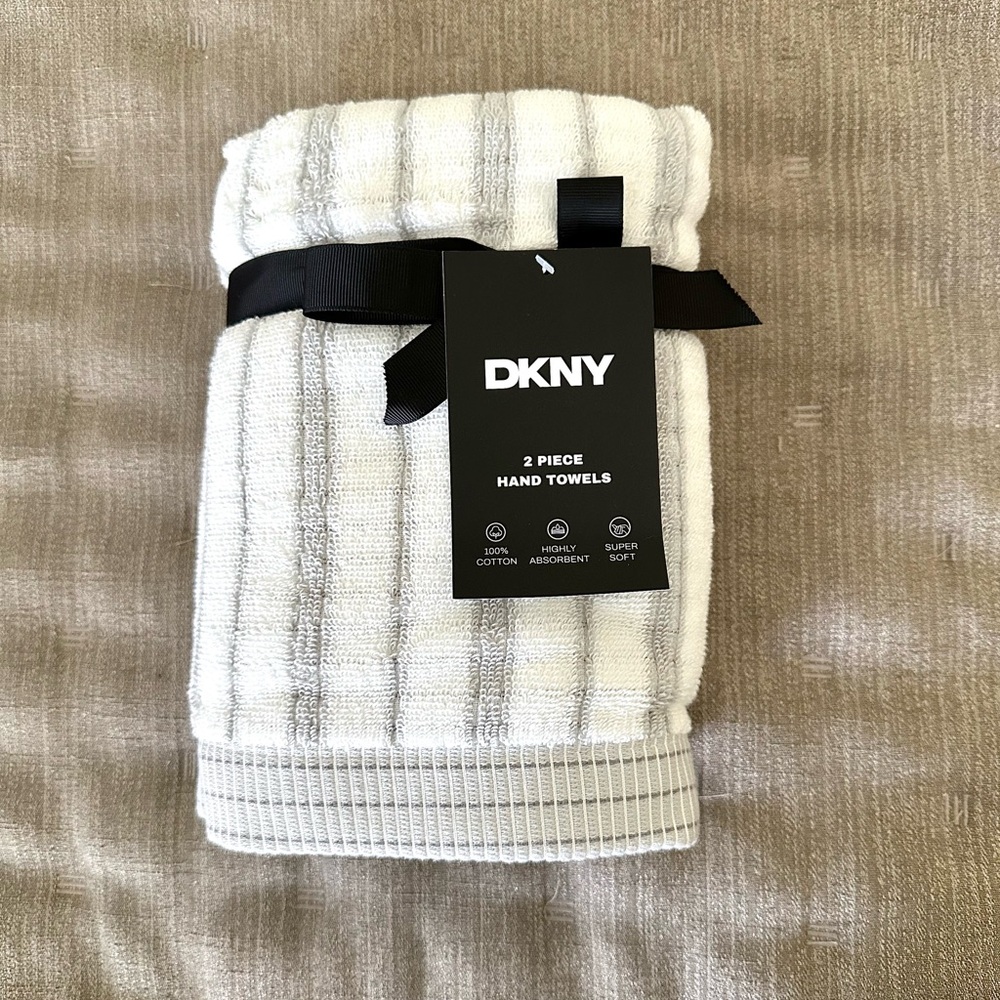 DKNY Hand Towels Set of 2 Cotton Gray & White Stripes NEW - Picture 2 of 7